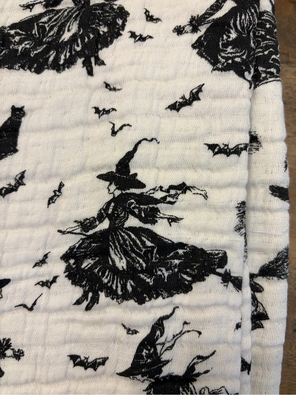 Halloween Towels (3) 👗GLAM Witches On Broomsticks 🧹 Bats 🐈‍⬛ Black Cat NWT